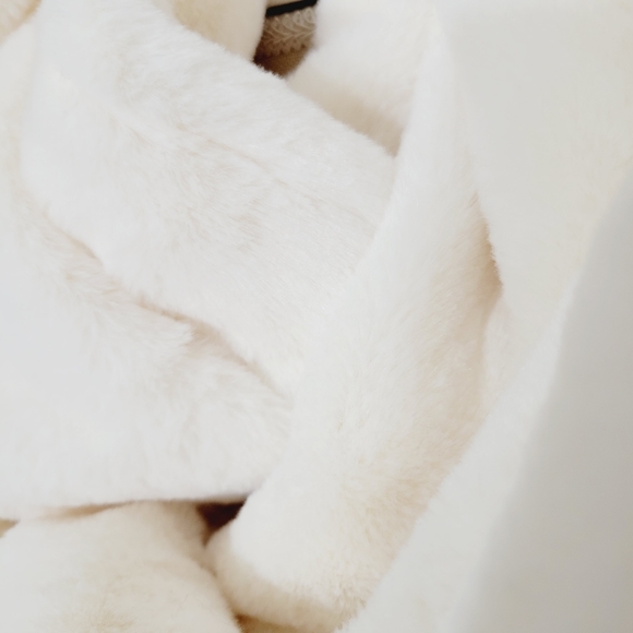 CALVIN KLEIN Faux-fur Luxurious Infinity Neck & Head Wrap Scarf for Women Wide - Picture 5 of 7